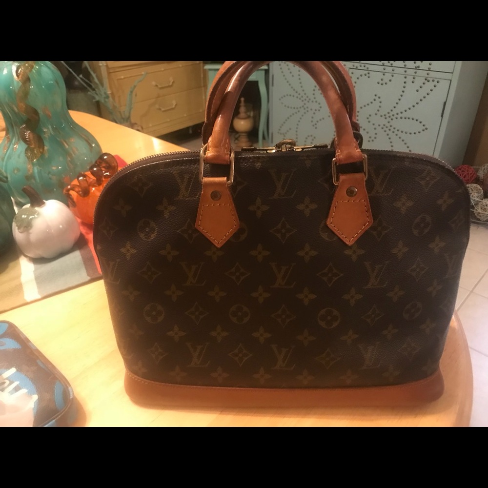 Authentic Louis Vuitton alma pm